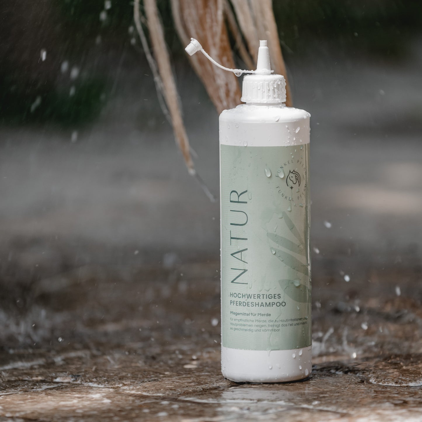 Pferdeshampoo Natur in einer praktischen Dosierflasche