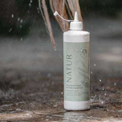 Pferdeshampoo Natur in einer praktischen Dosierflasche